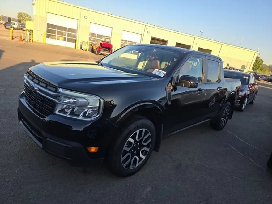 2023 Ford Maverick Lariat photo 1