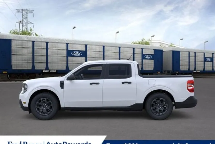 2025 Ford Maverick XLT photo 1