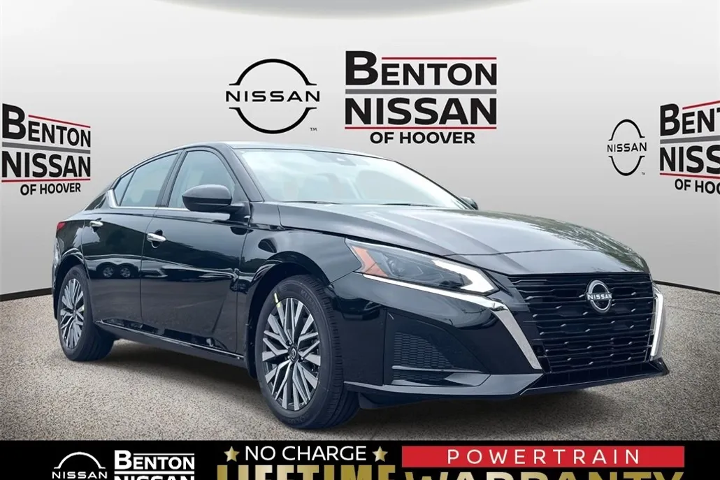 2025 Nissan Altima SV photo 1
