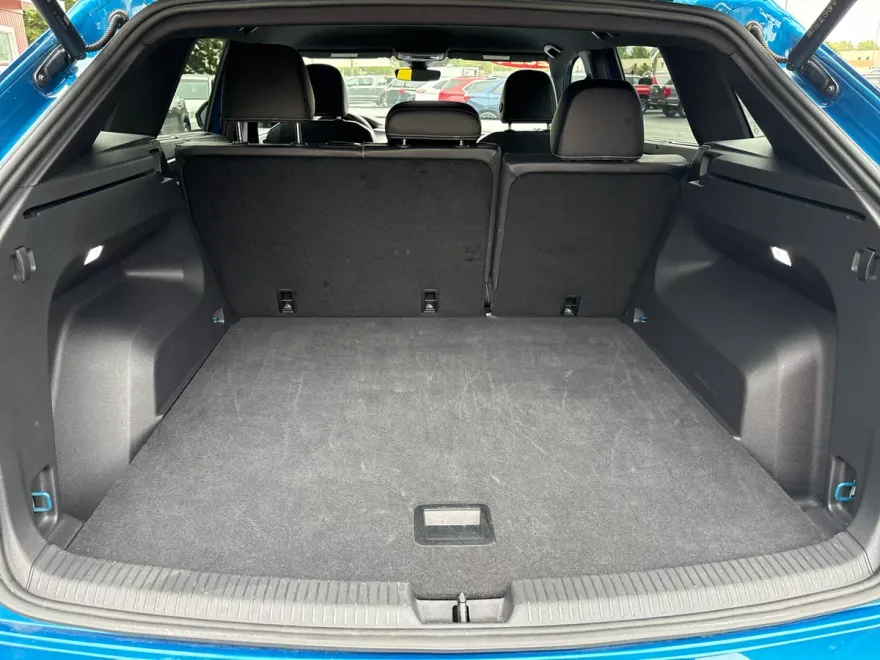 2024 Volkswagen Atlas Cross Sport SE Technology photo 1