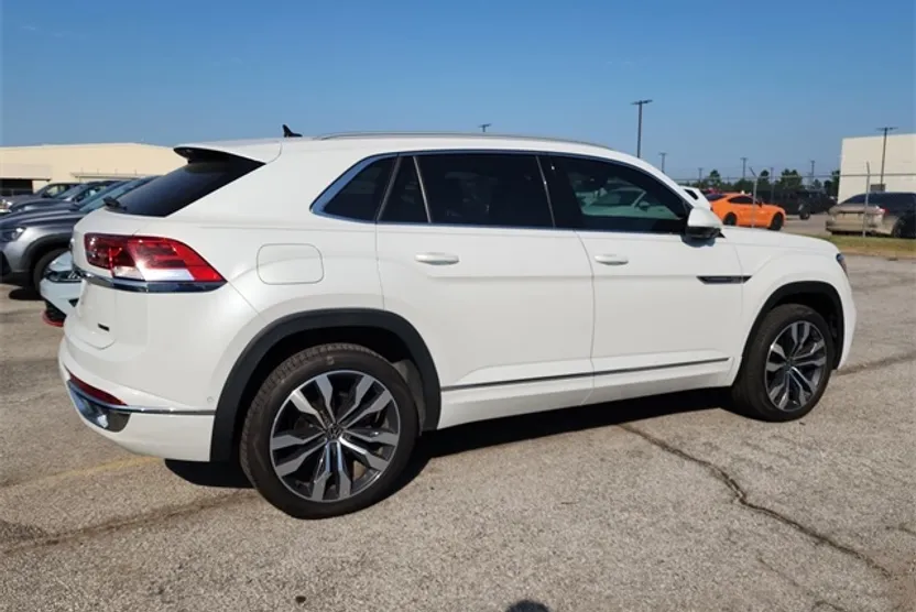 2022 Volkswagen Atlas Cross Sport V6 SEL Premium R-Line photo 1