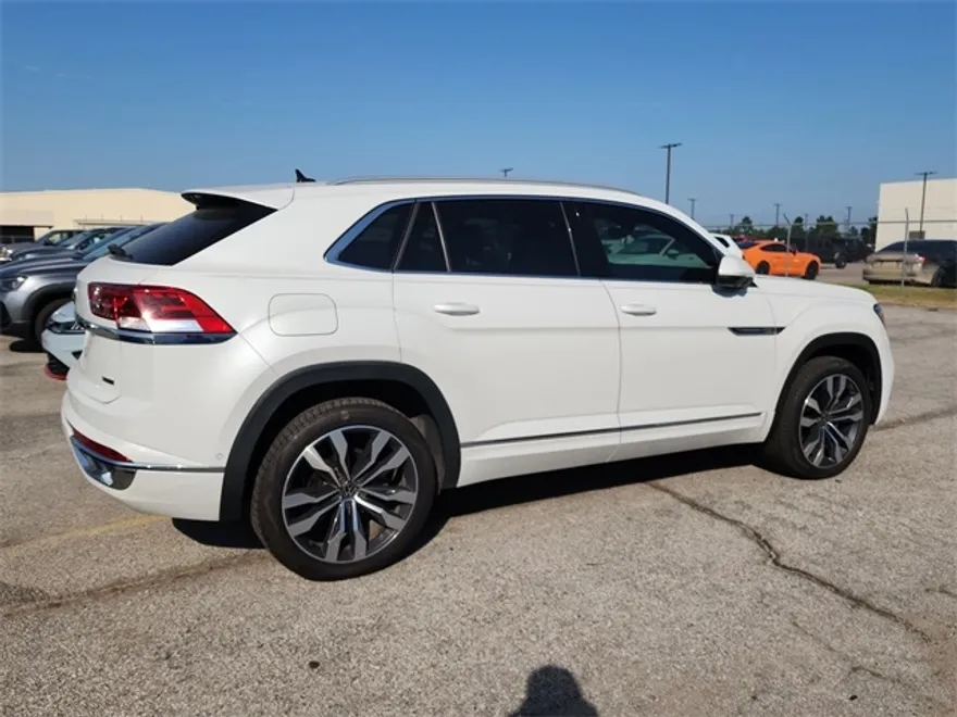 2022 Volkswagen Atlas Cross Sport V6 SEL Premium R-Line photo 1