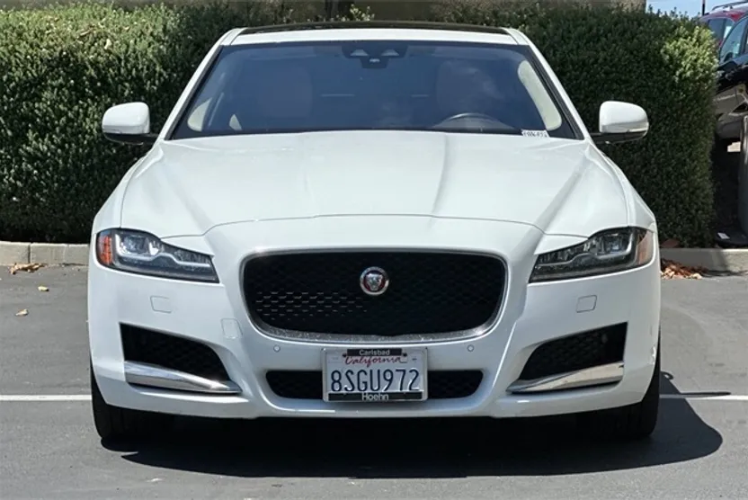 2020 Jaguar XF 25t Prestige photo 1