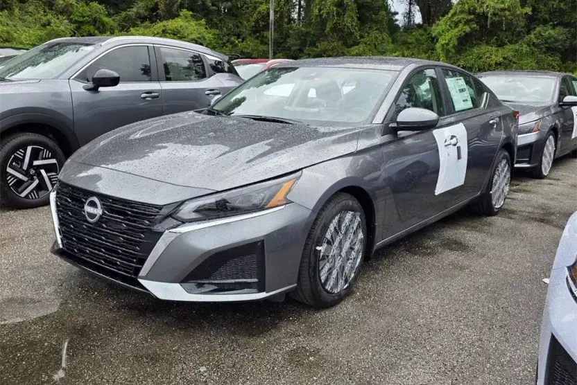 2025 Nissan Altima 2.5 SV photo 1