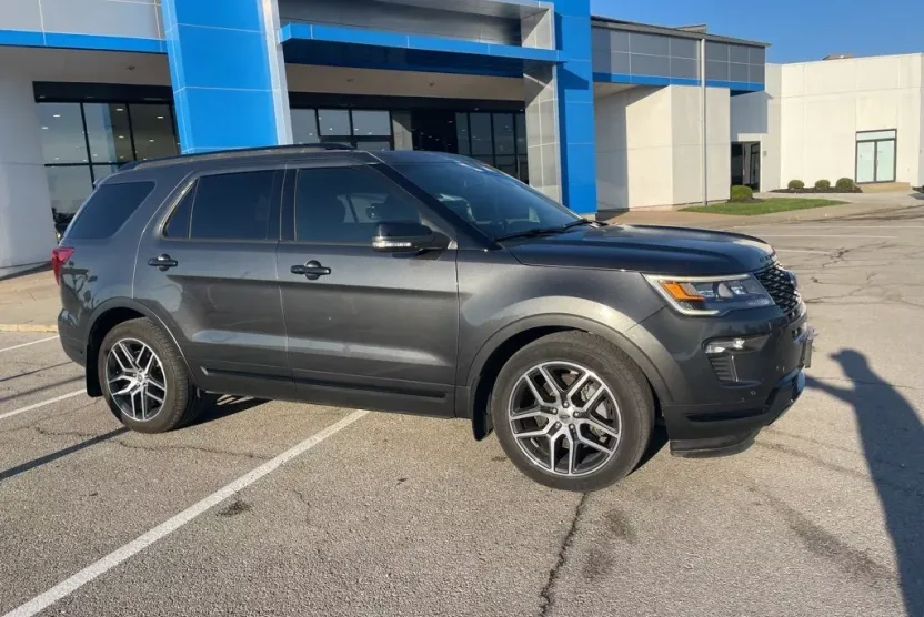 2018 Ford Explorer Sport photo 1