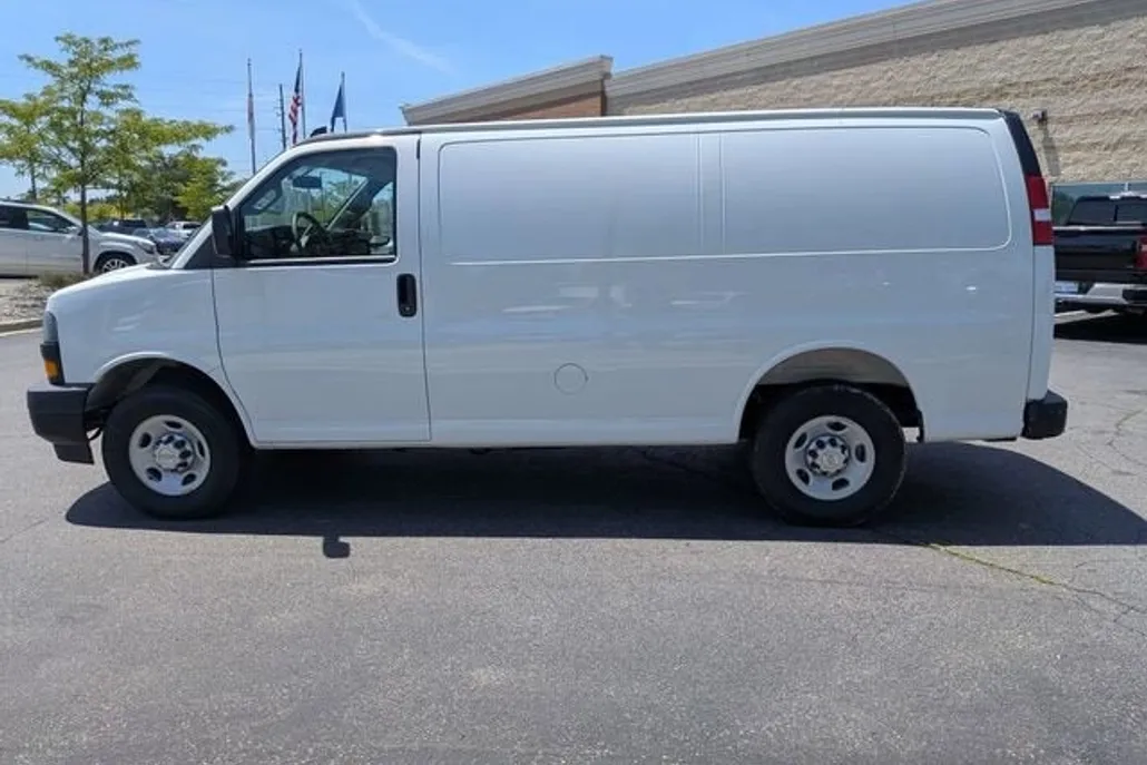 2025 Chevrolet Express Cargo 2500 photo 1