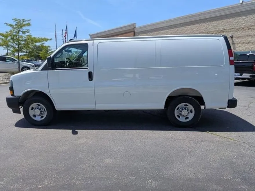 2025 Chevrolet Express Cargo 2500 photo 1