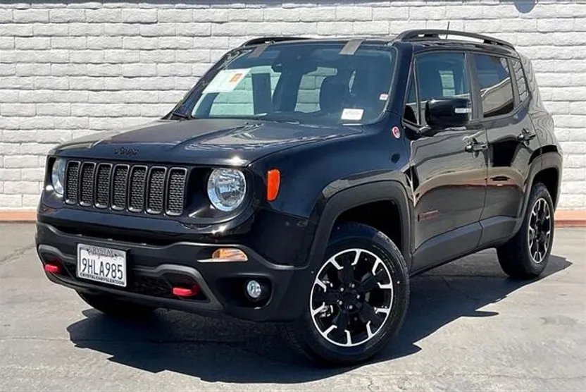 2023 Jeep Renegade Trailhawk photo 1