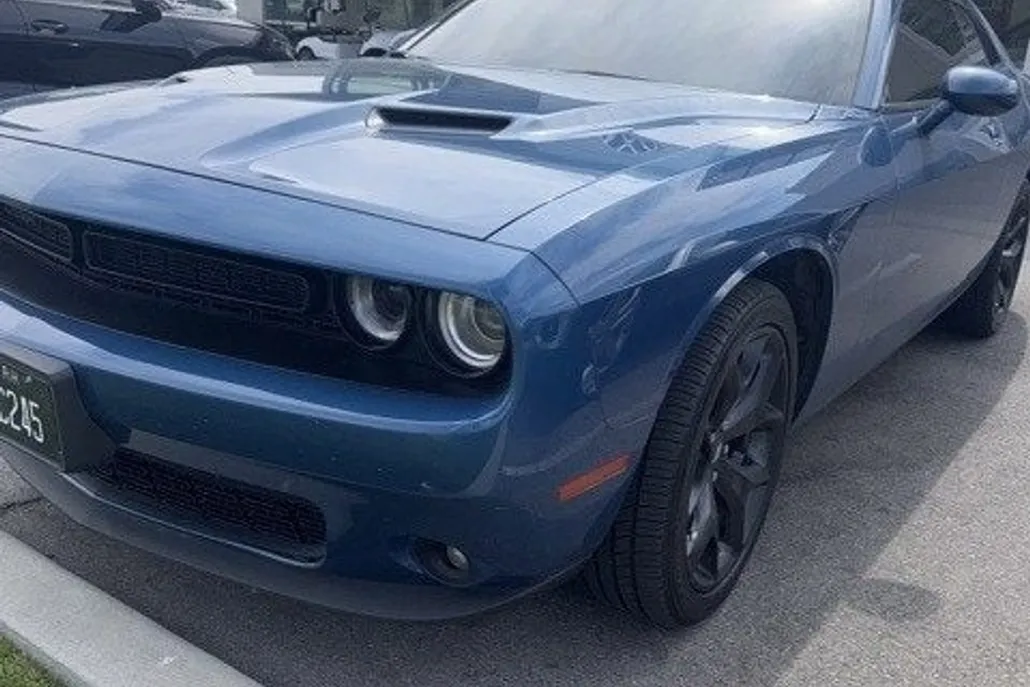 2020 Dodge Challenger SXT photo 1