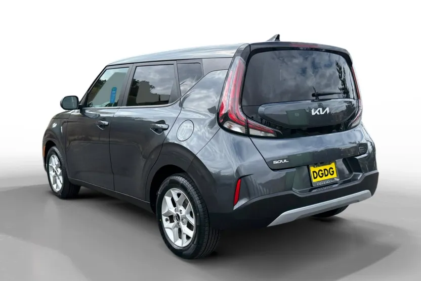 2023 Kia Soul LX photo 1