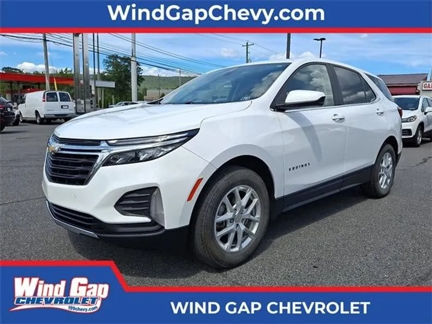 2022 Chevrolet Equinox LT photo 1