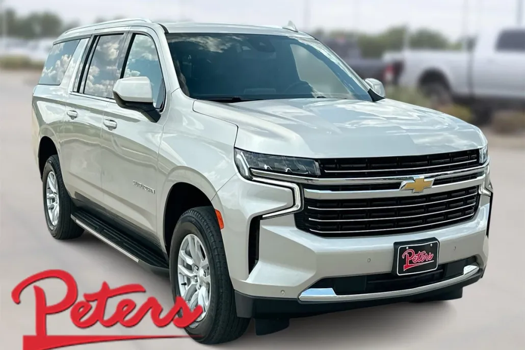 2023 Chevrolet Suburban LT photo 1