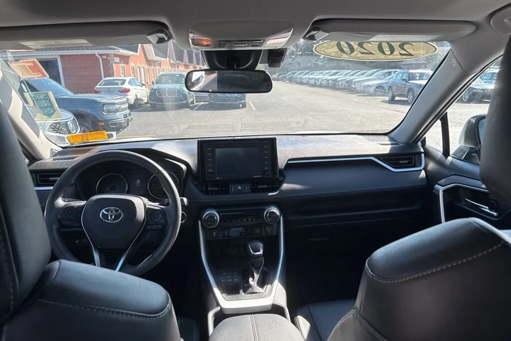 2020 Toyota RAV4 XLE Premium photo 1