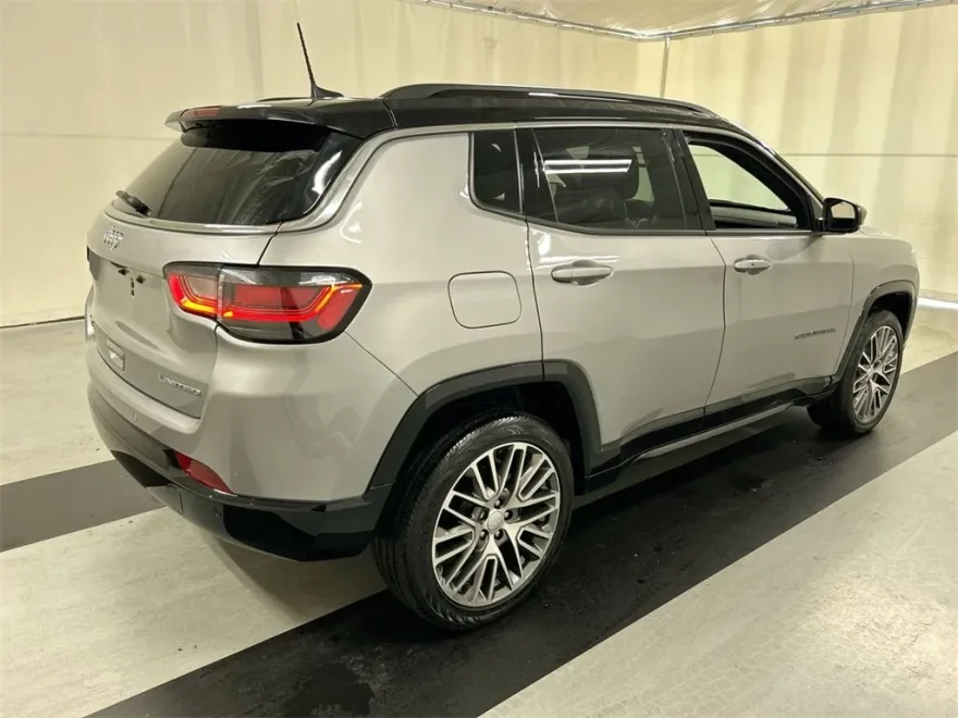 2023 Jeep Compass Limited photo 1