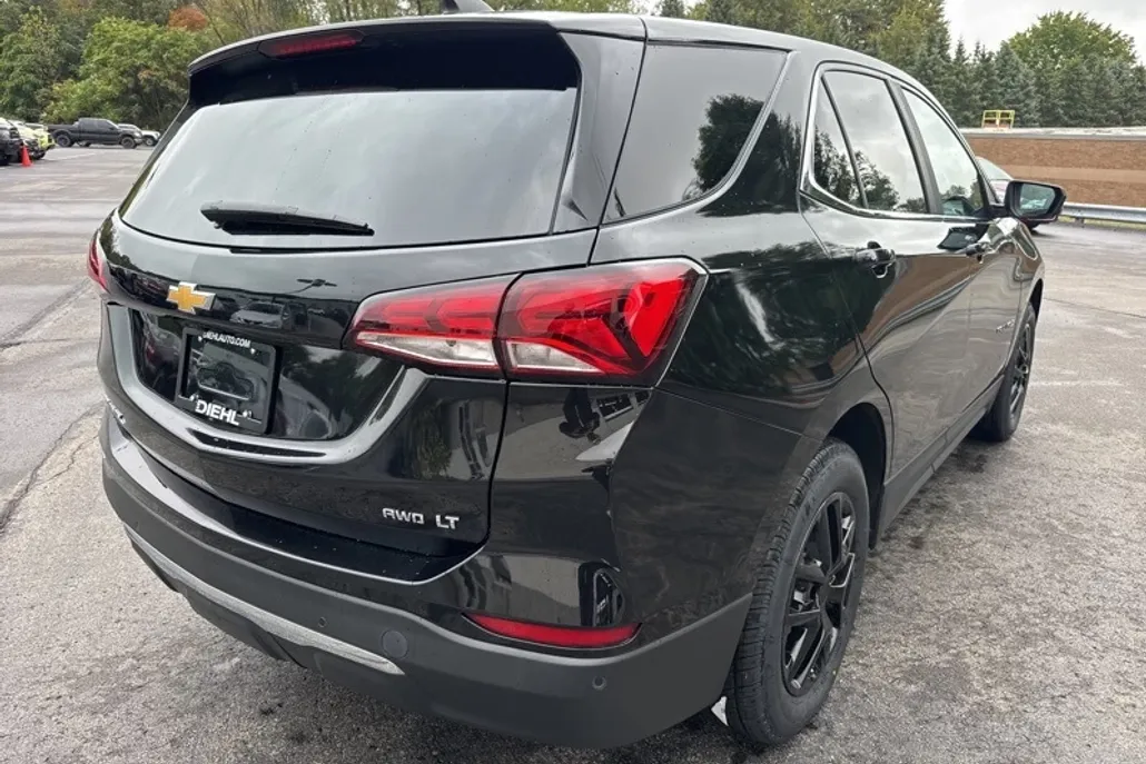 2022 Chevrolet Equinox LT photo 1