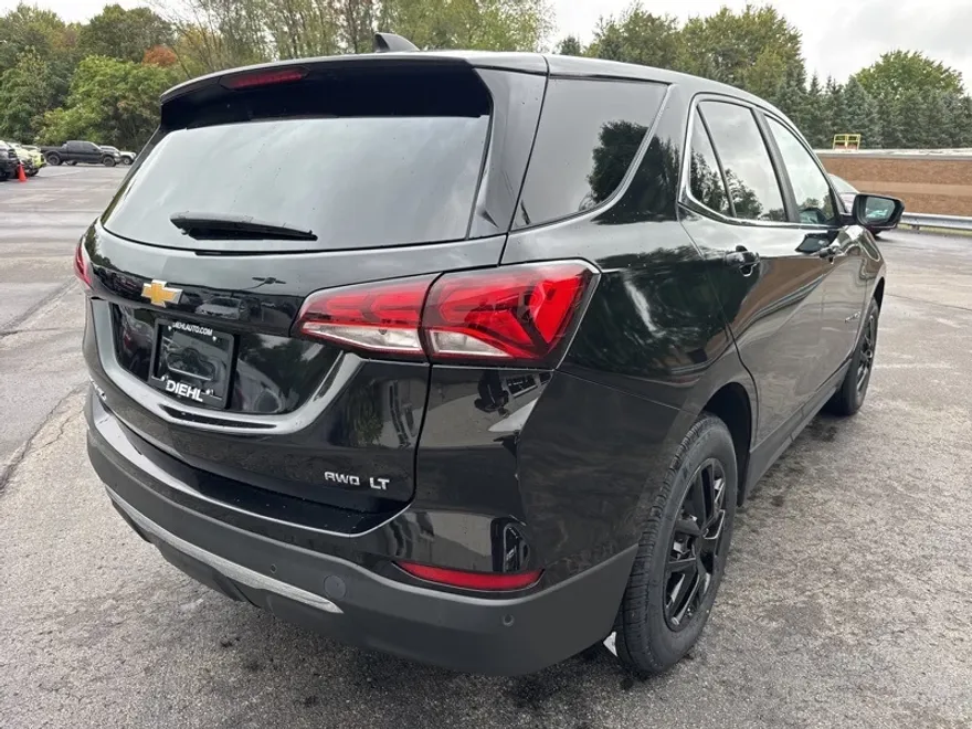 2022 Chevrolet Equinox LT photo 1