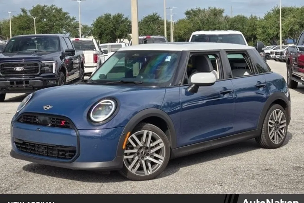 2025 Mini Cooper 4 Door Hardtop S photo 1