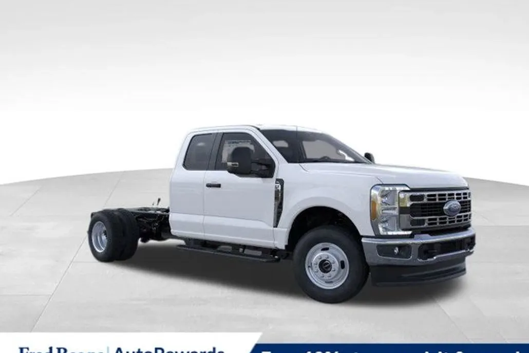 2025 Ford F-350 XL photo 1