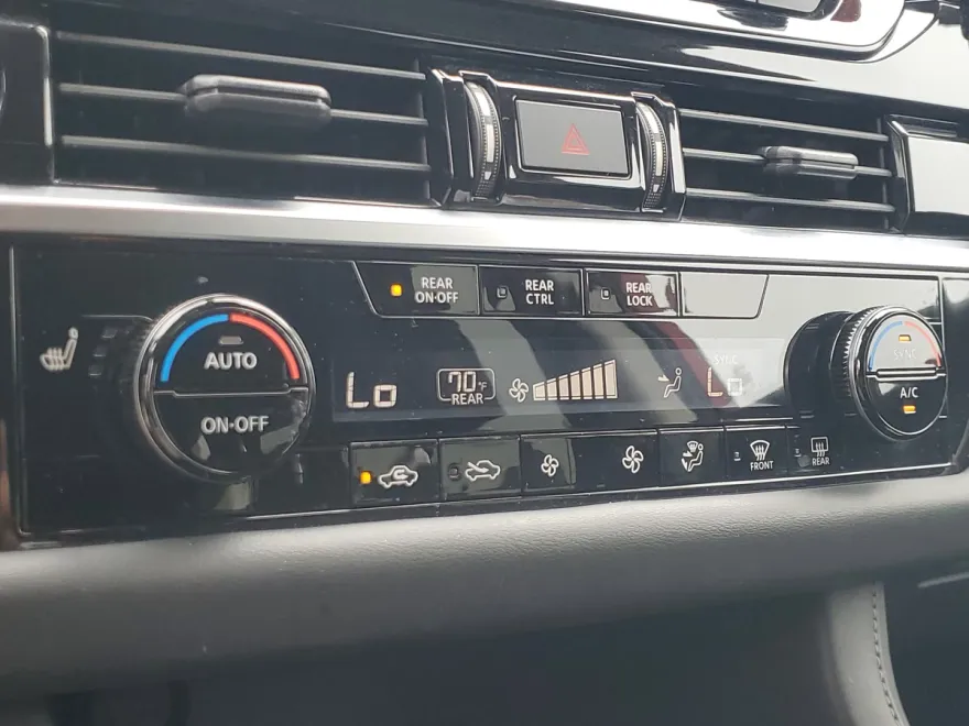 2023 Nissan Pathfinder SV photo 1