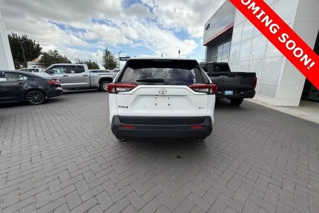 2024 Toyota RAV4 XLE photo 1