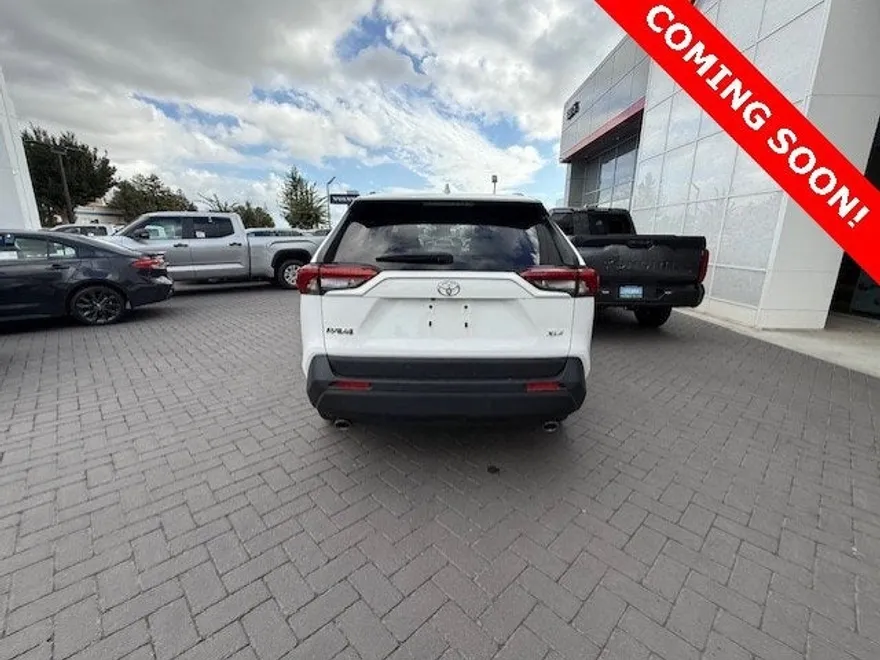 2024 Toyota RAV4 XLE photo 1