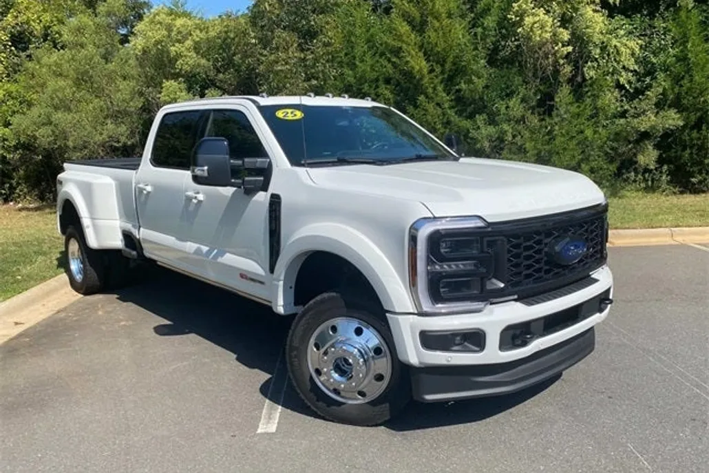 2025 Ford F-450 photo 1