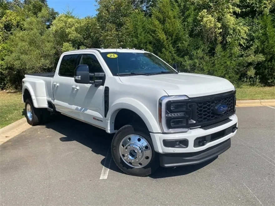 2025 Ford F-450 photo 1