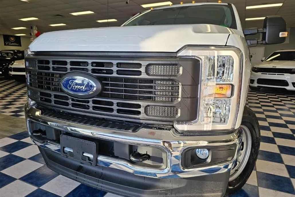 2024 Ford F-350 XL photo 1