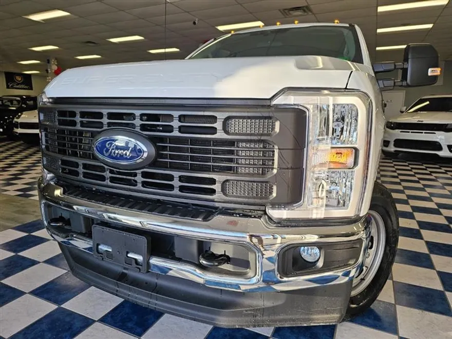 2024 Ford F-350 XL photo 1