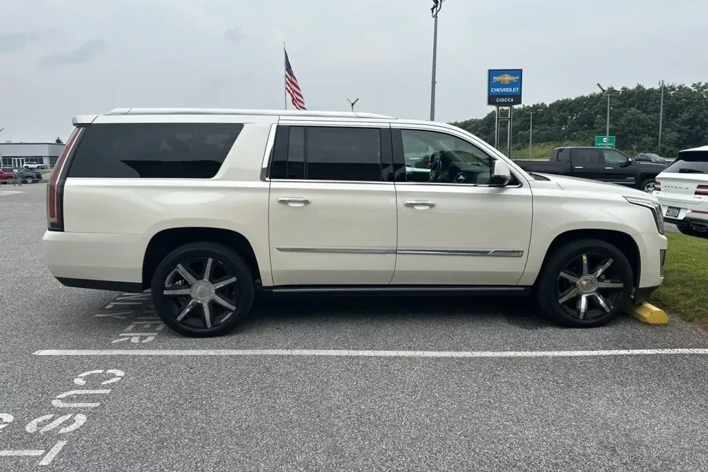 2015 Cadillac Escalade ESV Premium photo 1