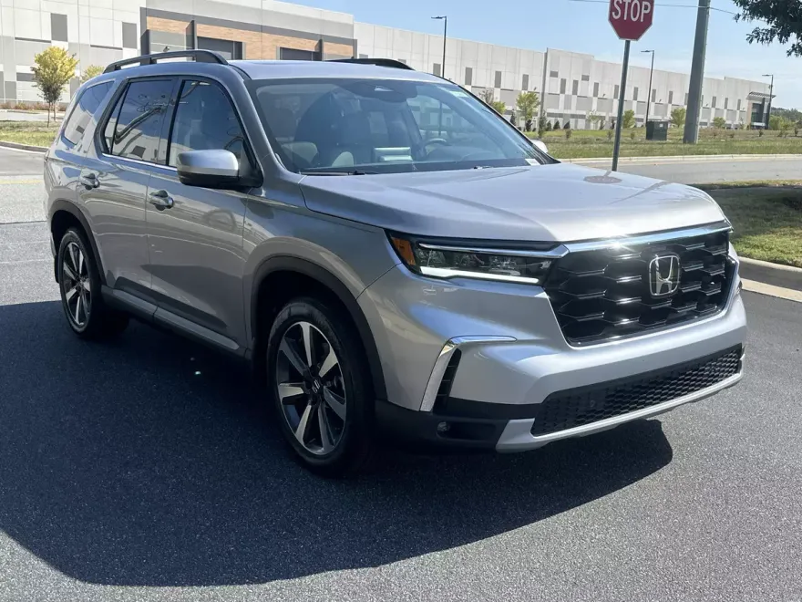2025 Honda Pilot Touring photo 1