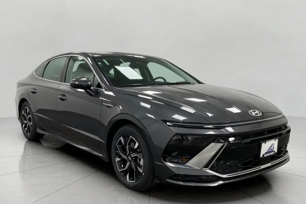 2025 Hyundai Sonata SEL photo 1