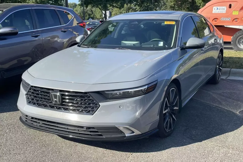 2023 Honda Accord Hybrid Touring photo 1