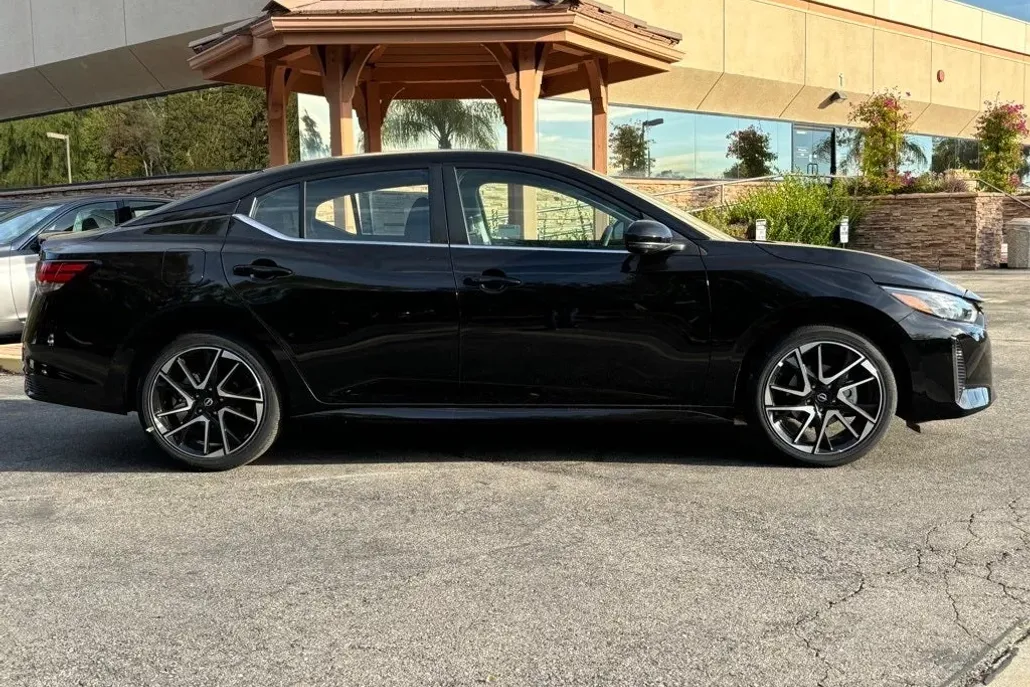 2024 Nissan Sentra SR photo 1