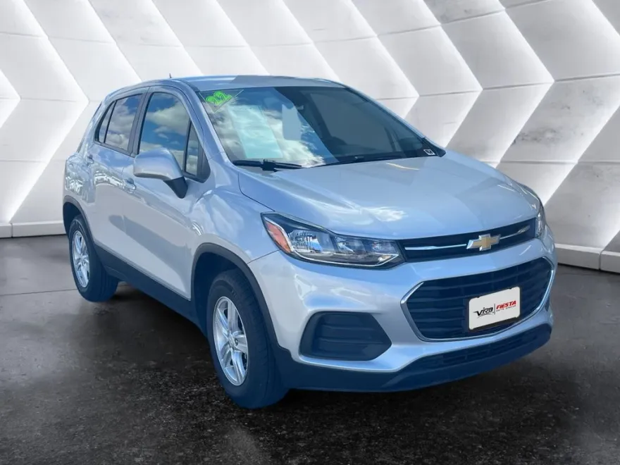 2022 Chevrolet Trax LS photo 1