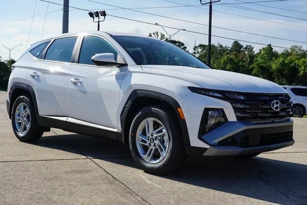 2026 Hyundai Tucson SE photo 1