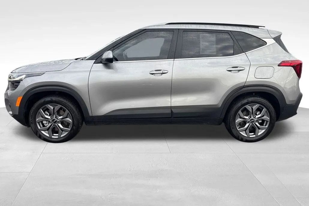 2024 Kia Seltos S photo 1