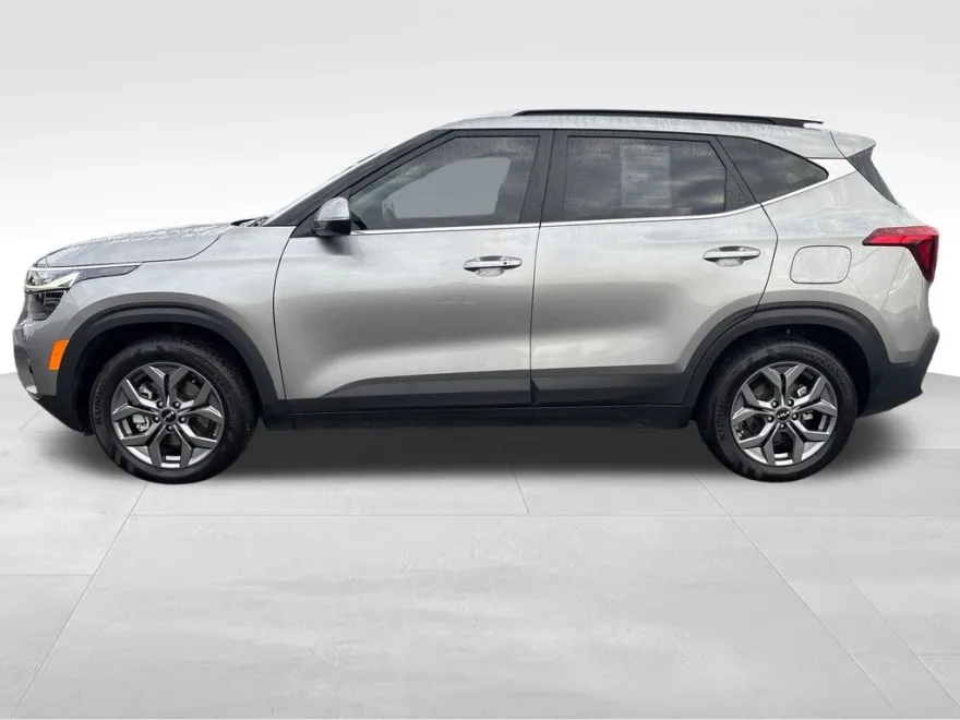 2024 Kia Seltos S photo 1