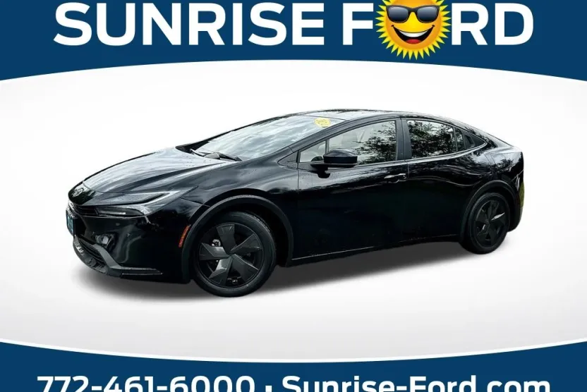 2024 Toyota Prius LE photo 1