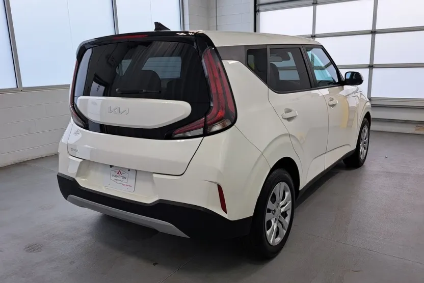 2023 Kia Soul LX photo 1
