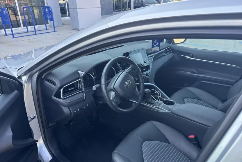 2023 Toyota Camry SE photo 1