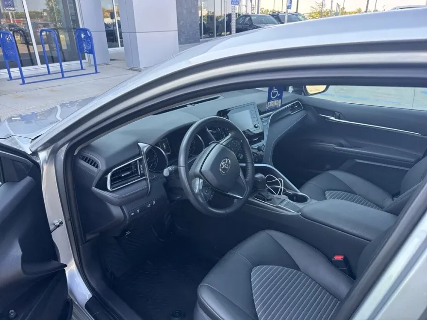 2023 Toyota Camry SE photo 1