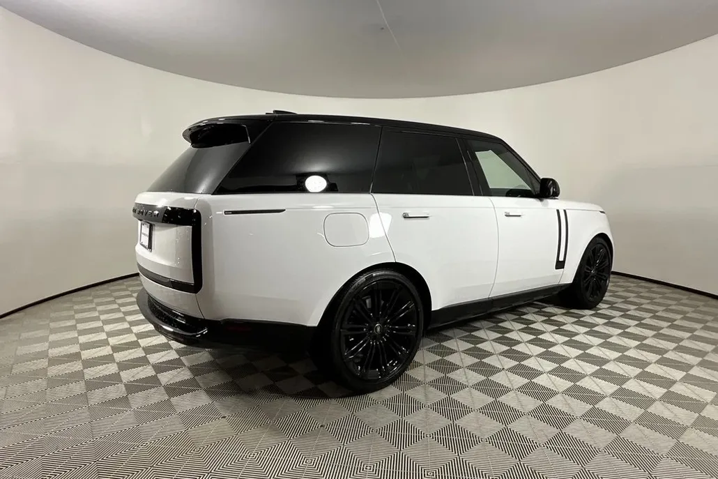 2025 Land Rover Range Rover SE photo 1