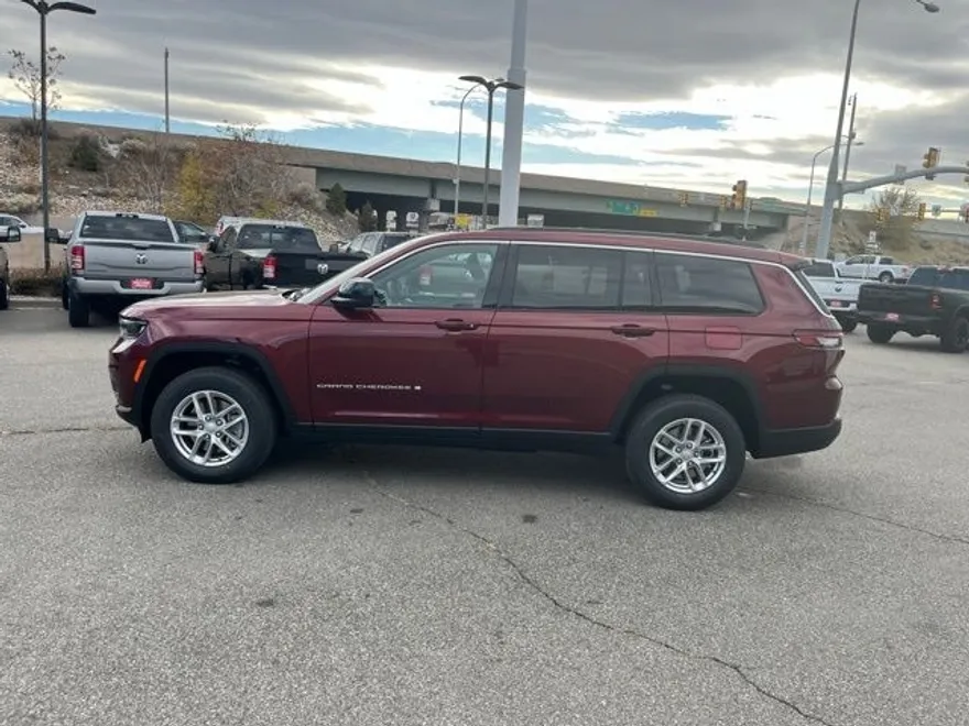 2025 Jeep Grand Cherokee Laredo photo 1