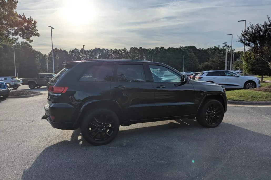 2022 Jeep Cherokee Laredo photo 1