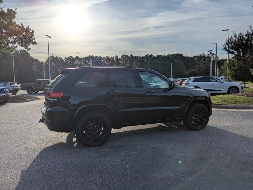 2022 Jeep Cherokee Laredo photo 1
