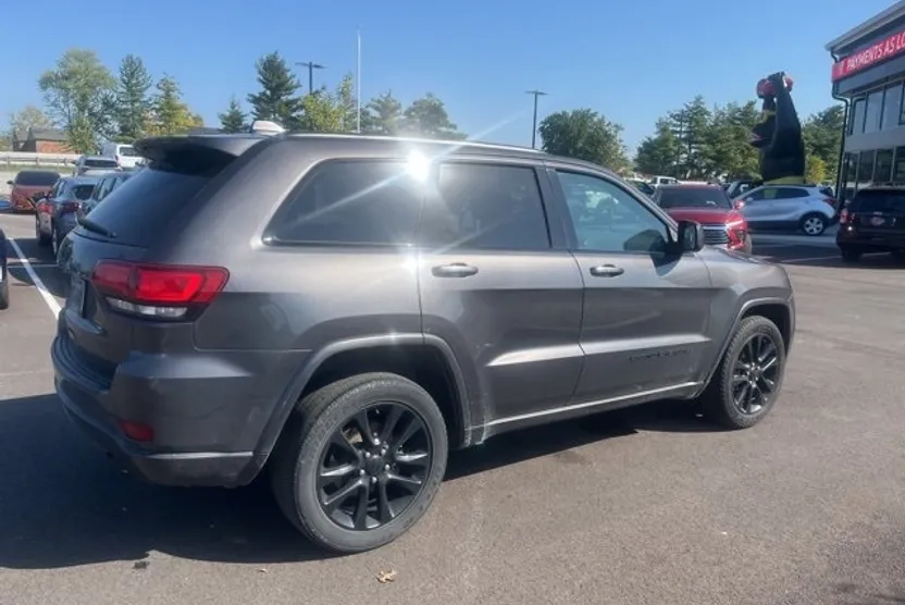 2019 Jeep Grand Cherokee Altitude photo 1