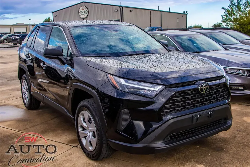 2024 Toyota RAV4 LE photo 1