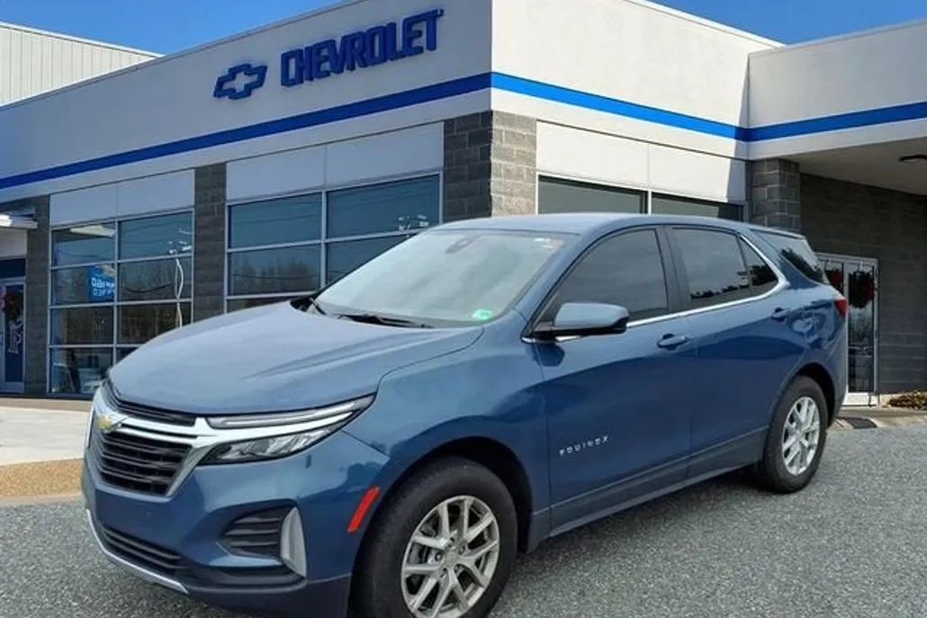 2024 Chevrolet Equinox LT photo 1
