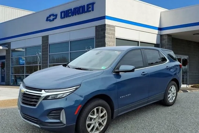 2024 Chevrolet Equinox LT photo 1